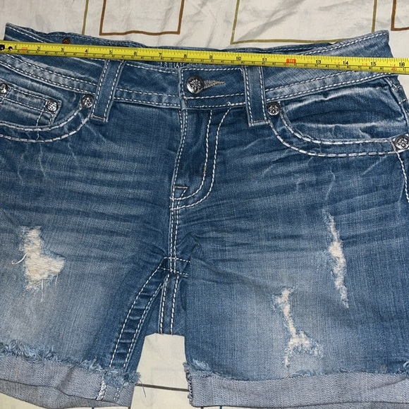 Miss Me Signature Mid-Rise Shorts - Picture 9 of 13